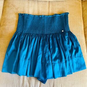 Natural life pull on smocked waist Daisy shorts in teal XS/S